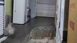 Siverek’te şiddetli yağış su baskınlarına ve sele neden oldu