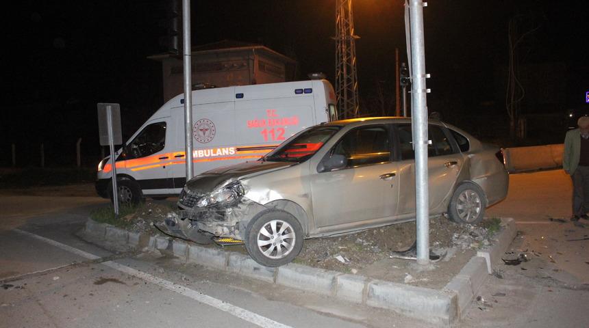 Amasya'da iki otomobilin çarpışması sonucu 5 kişi yaralandı