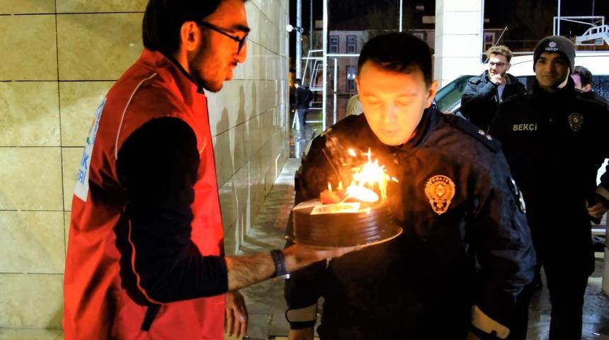 ‘Kavga var’ diye çağrılan polislere pasta sürprizi