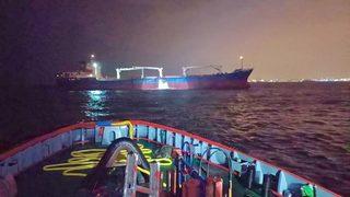 Kadıköy açıklarında arızalanan yük gemisi kurtarıldı