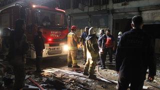 Hatay'da 3 katlı ayakkabı imalathanesinde çıkan yangın söndürüldü