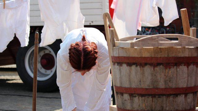 Ev hanımları nasıl emekli olacak? Cumhurbaşkanı Erdoğan AK Parti seçim beyannamesinde açıkladı! Ev hanımları için emeklilik şartları!