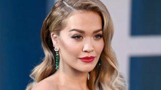 Transparan tulum giyen Rita Ora derin göğüs dekoltesiyle büyüledi