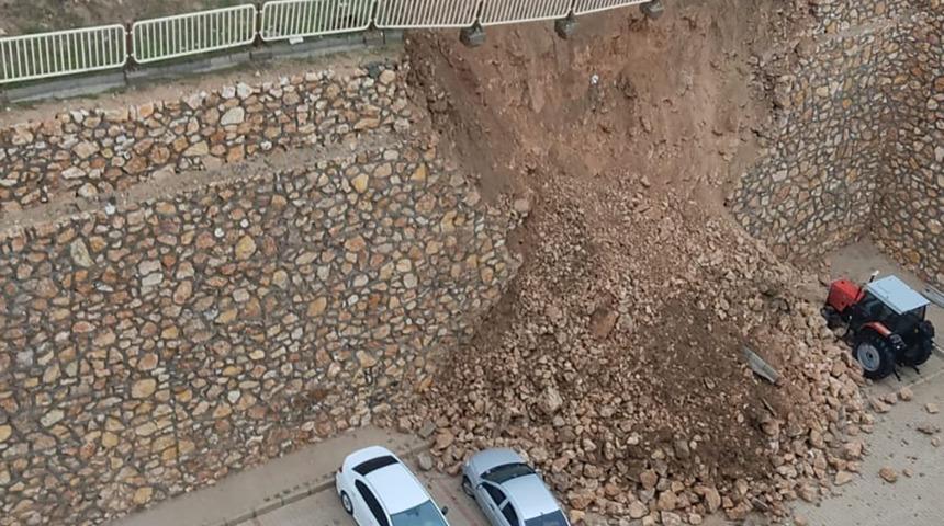 Yoğun yağışa dayanamadı! İstinat duvarının çöktüğü alanda dikkat çeken görüntü