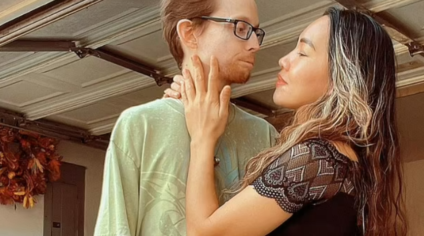 Karısına göre çirkin olduğunu söylüyorlar! Para için birlikteler iddialarına cevap verdi