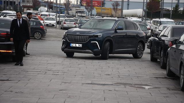 Konya Büyükşehir Belediye Başkanı Altay, aday tanıtım toplantısına Togg ile geldi
