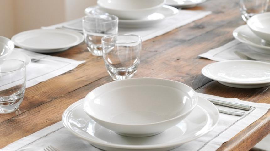 Porselen tabaklardaki koyu lekeler nasıl temizlenir?