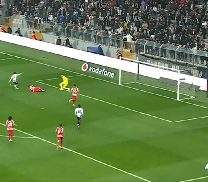 Bu pozisyonda bir ilk yaşandı! Gedson Fernandes'in golü, Beşiktaş kariyerinde yeni bir sayfa açtı... G4