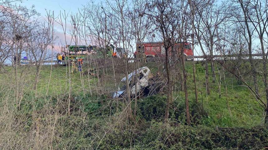 TEM Otoyolu’nda kontrolden çıkan otomobil şarampole yuvarlandı: 1 ölü