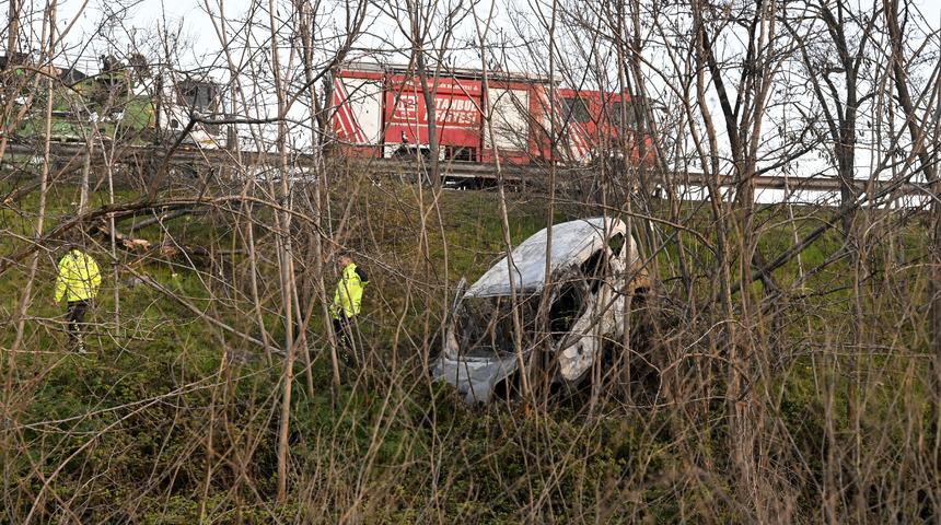 Avcılar’da şarampole yuvarlanan aracın sürücüsü öldü