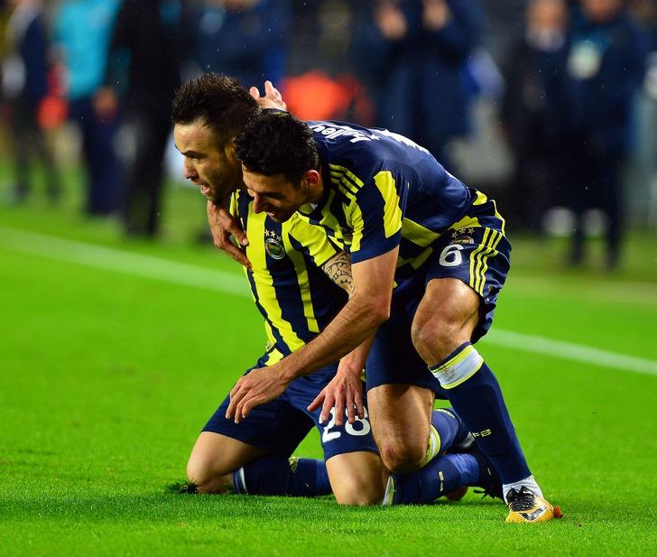 Kadıköy'de 'İmparator Fatih Terim' tezahüratı G3