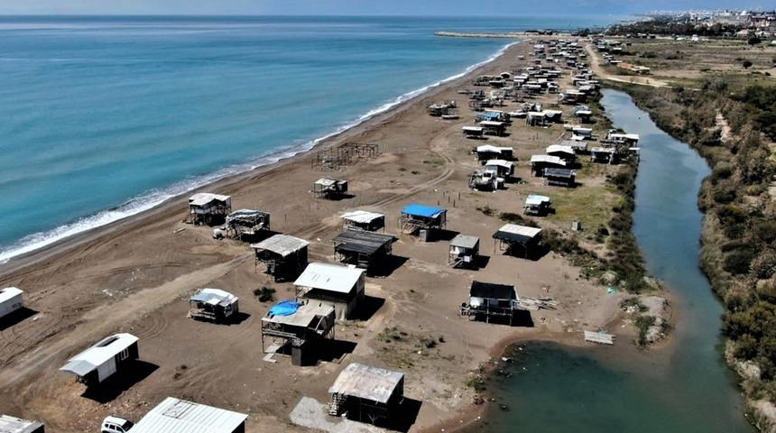 Antalya'daki 5 yıldızlı otellerin yanında yüzlercesi var! Dar gelirlinin tercihi oldu: Bedava çardaklarda Kasım’a kadar tatil yapıyorlar