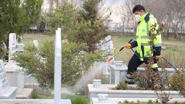 Aksaray Belediyesinden mezarlıklarda bayram temizliği