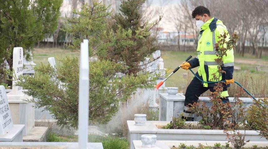 Aksaray Belediyesinden mezarlıklarda bayram temizliği