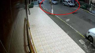 Kocaeli'de akılalmaz olay: Yolda yürürken neye uğradığını şaşırdı! Çığlık attı... O anlar kamerada