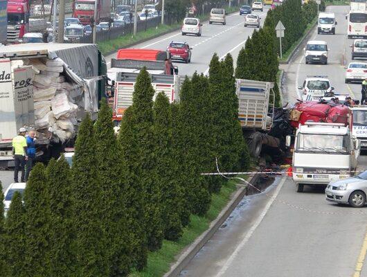 Sahil yolunda zincirleme trafik kazası! 