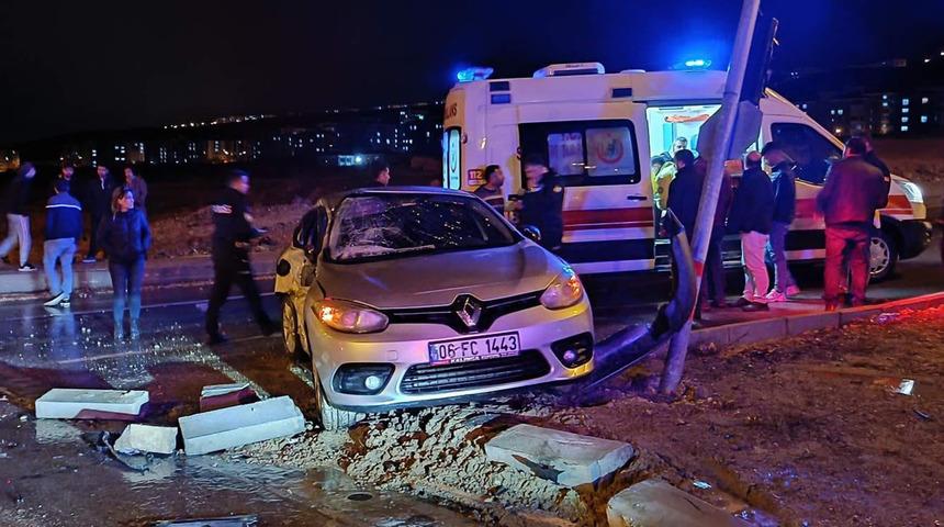 Elazığ'da tır ile çarpışan otomobildeki 3 kişi yaralandı