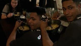 Kayıp kulaklıklarını ararken kocasını başka bir kadınla yakaladı! O anları sosyal medyadan ifşa etmeyi ihmal etmedi