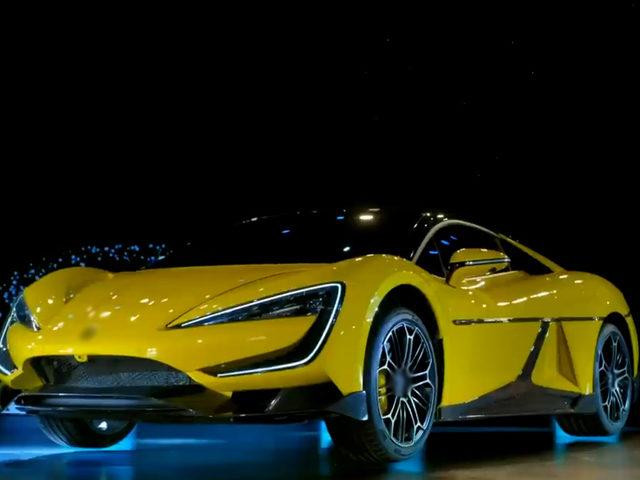 Bu otomobil görenleri şaşkına çevirdi! Dans ediyor, zıplıyor...