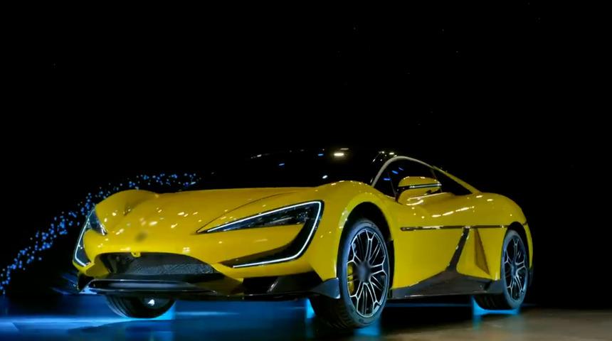 Bu otomobil görenleri şaşkına çevirdi! Dans ediyor, zıplıyor...