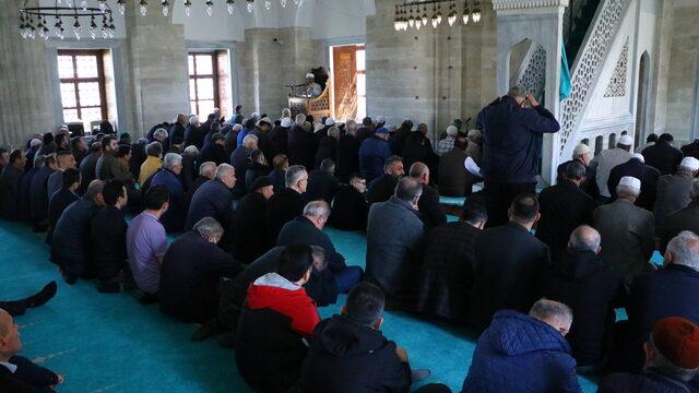 Trakya'daki camilerde ramazanın son cuma namazı kılındı