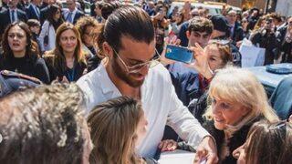 Can Yaman'a İtalya'da polisler etten duvar öldü