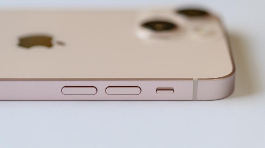 Kimi 'şöyle olacak', kimisi de 'böyle olacak' diyor: Şu sıralar gündem olan iPhone 15 Pro'nun ses düğmeleri nasıl görünecek? İşte son iddia...