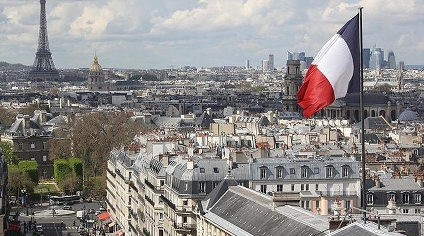 Son dakika: Fransa'da sokaklar karışmıştı! Tartışmalı emeklilik reformu onaylandı