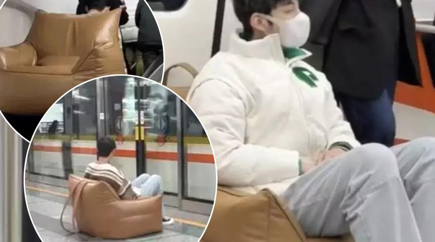 Metroda boş koltuk bulamamaktan şikayet eden adamın yöntemi gülümsetti! Kendi koltuğunu kendisi getirdi