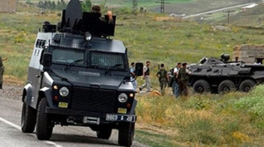 Askeri ara&ccedil; yan yattı: 2 yaralı