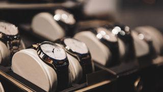 Çalınan saati mağazaya iade etti... Arkadaşım bunu çalmış, fark edince kendisini dövdüm