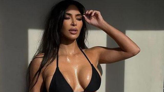 Yeniden ilişki istediğini söyledikten sonra kıvrımlarını paylaştı! Kim Kardashian'ın göğüsleri bikiniye sığmadı