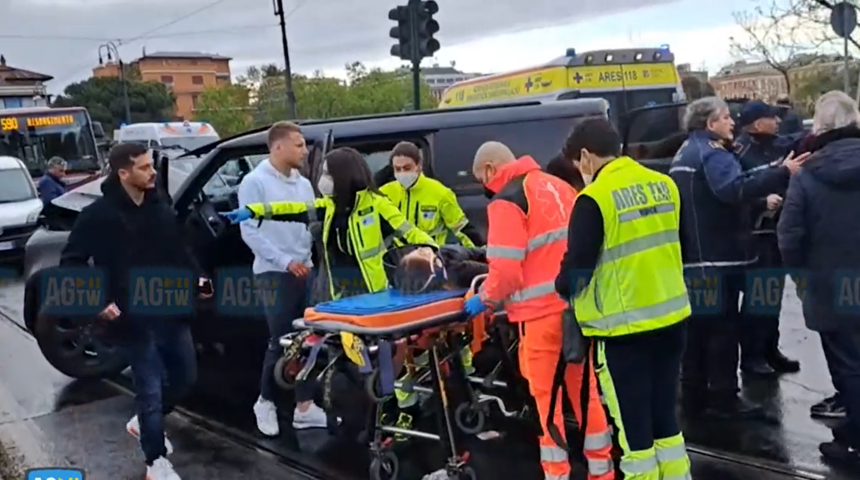 Son dakika: Dünyaca ünlü futbolcu Ciro Immobile, aracıyla tramvaya çarptı! Sağlık durumları...