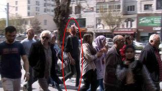 Kayseri sokaklarında ilginç görüntü! At kafasıyla kalabalığın arasında dolaştı, gören şaştı kaldı