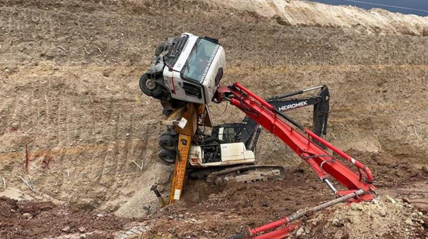 Freni boşalan kamyon dehşet saçtı! 1 ölü, 1 yaralı