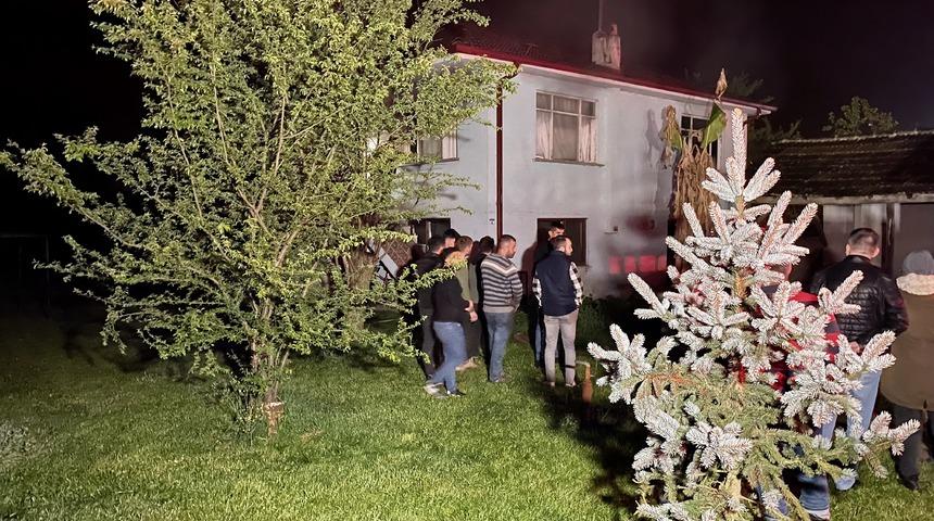 Düzce'de müstakil evde çıkan yangında dumandan etkilenen kişi tedavi altına alındı