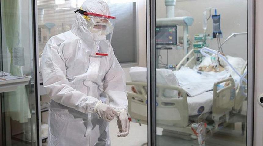 Koronavirüsten öldüğü açıklanan ve cenazesi yakılan kişi 2 yıl sonra evine döndü! Ne yaptığının sırrı çözülemedi