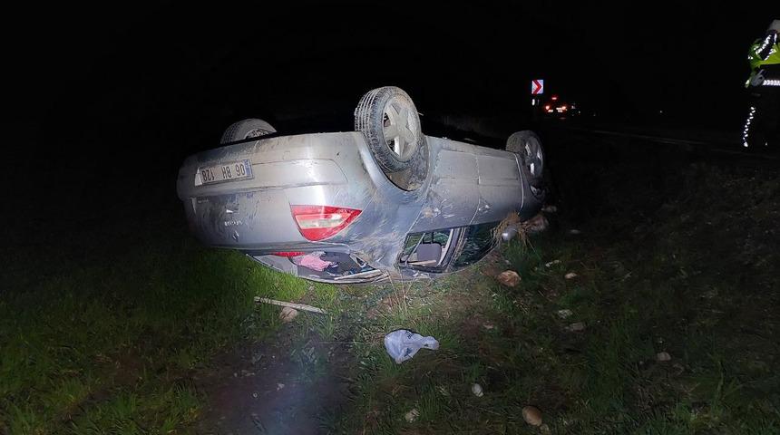 Çorum'da şarampole devrilen otomobildeki 4 kişi yaralandı