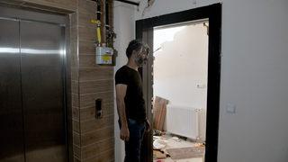 Depremzede öğretmen, ağır hasarlı evine girince hayatının şokunu yaşadı! 'Madem bunu başarabiliyorsunuz...'