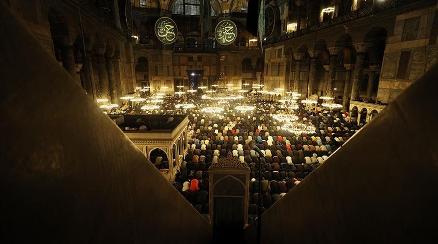 Kadir Gecesi'nde ne oldu? Kadir Gecesi'nin anlam ve önemi nedir? İşte Dinayet'e göre faziletleri