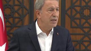 'Vur de vuralım, öl de ölelim' sloganlarına verdiği yanıt gündem olmuştu! Bakan Akar o sözleriyle ilgili ilk kez konuştu: İçeriden ses geliyor, hayretle izliyoruz!