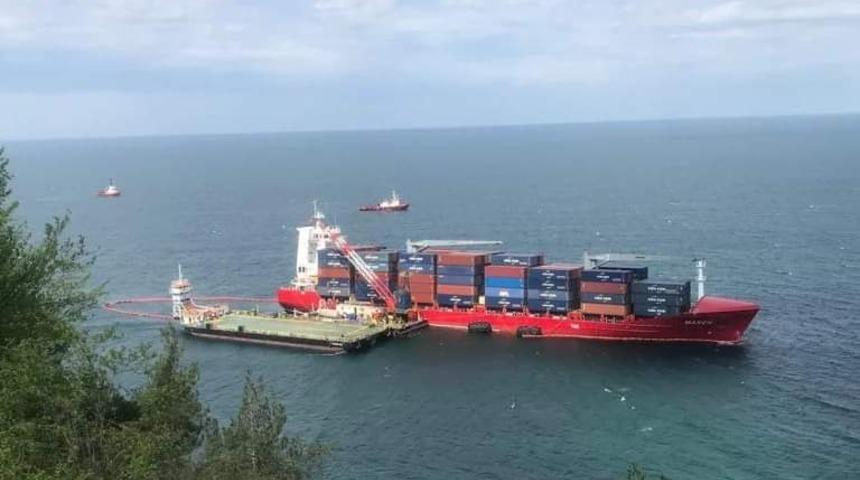 Kastamonu'da karaya oturan yük gemisinde çalışmalar devam ediyor