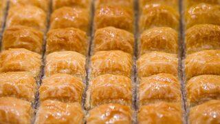 Ağızda dağılan ev baklavası tarifi! Pratik ev baklavası nasıl yapılır?