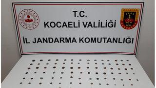 Kocaeli'de şüphelenilen kişinin üzerinde 82 sikke bulundu