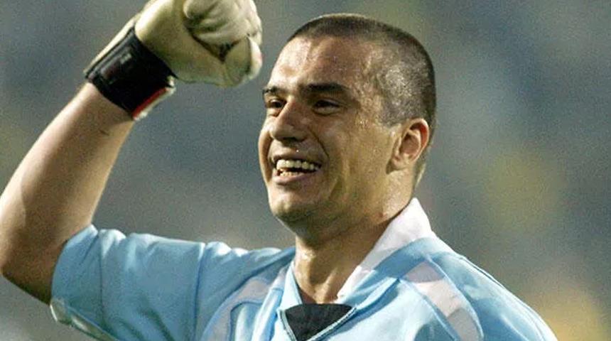 Pancu'nun Fenerbahçe deplasmanında giydiği eldivenler, Beşiktaş Müzesi'ne teslim edildi