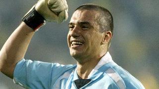 Pancu'nun Fenerbahçe deplasmanında giydiği eldivenler, Beşiktaş Müzesi'ne teslim edildi