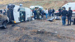 Şırnak'ta yolcu minibüsünün devrilmesi sonucu 8 kişi yaralandı