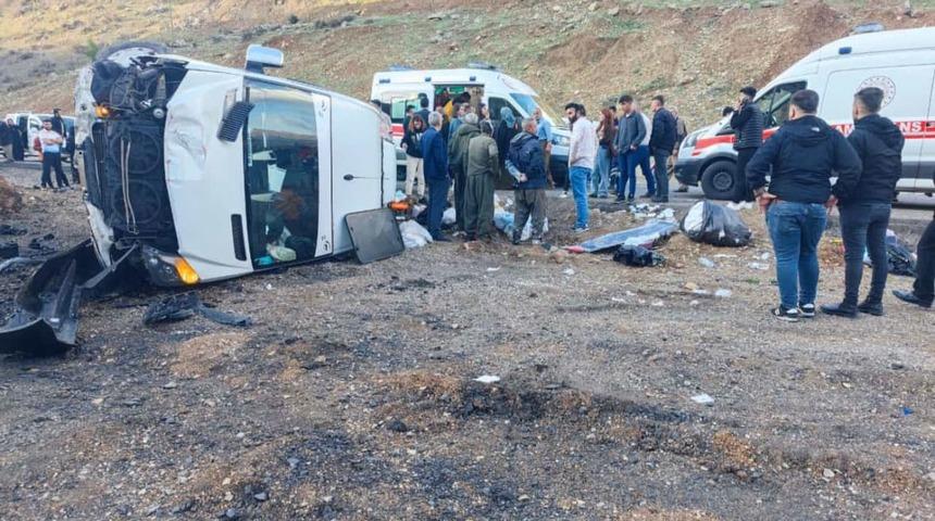 Şırnak'ta yolcu minibüsünün devrilmesi sonucu 8 kişi yaralandı