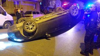 Sancaktepe'de devrilen otomobilin sürücüsü yaralandı