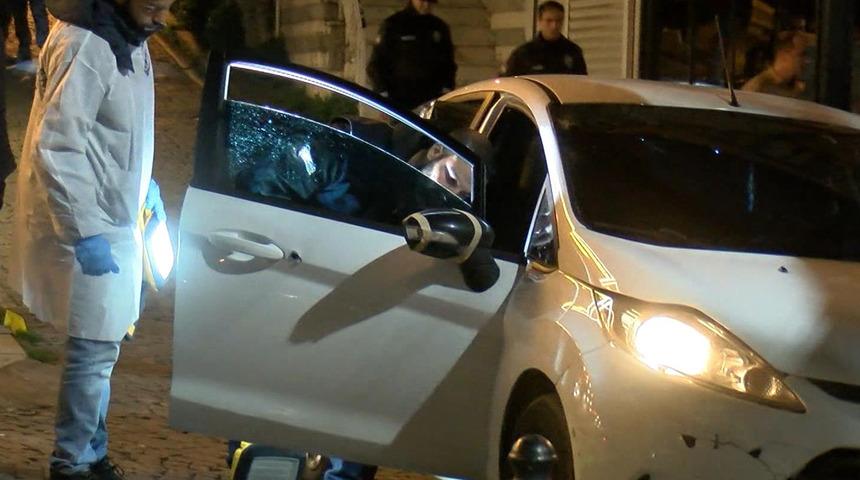 İstanbul'da otomobile silahlı saldırı! Kurşun yağdırdılar: 2 ölü, 2 yaralı